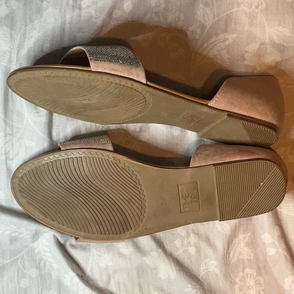 Cute tan, sparkly sandals size 10 - Picture 5 of 6